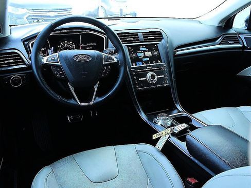 Used 2018 Ford Fusion Titanium AWD/4WD image 16