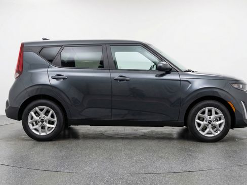 Used 2025 Kia Soul LX w/ LX Technology Package FWD image 11