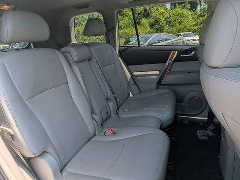 Used 2012 Toyota Highlander Limited w/ Tow Pkg FWD image 25