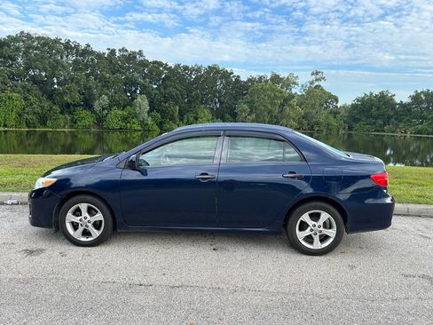 Used 2013 Toyota Corolla LE w/ Preferred Accessory Pkg #2 FWD image 3