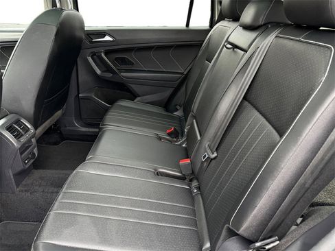Used 2023 Volkswagen Tiguan SE image 13