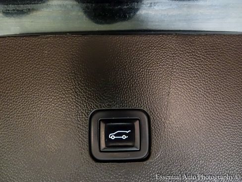 Certified 2023 Chevrolet Traverse RS image 36