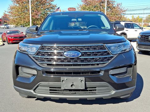 Used 2021 Ford Explorer XLT image 2