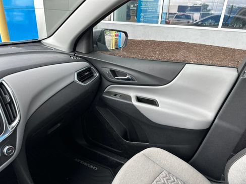 Used 2024 Chevrolet Equinox LS FWD image 32