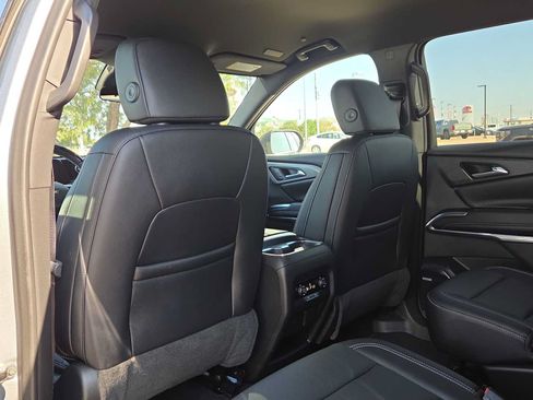 Used 2025 Chevrolet Traverse LT w/ Enhanced Driving Package FWD image 16
