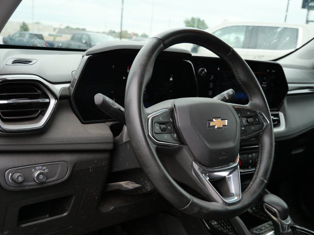 Used 2024 Chevrolet TrailBlazer LT w/ LT Cold Weather Package AWD/4WD image 14