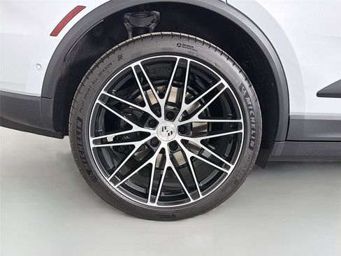 Certified 2026 Porsche Macan Electric RWD image 13