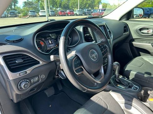 Used 2021 Jeep Cherokee Latitude Lux w/ Comfort/Convenience Group FWD image 17
