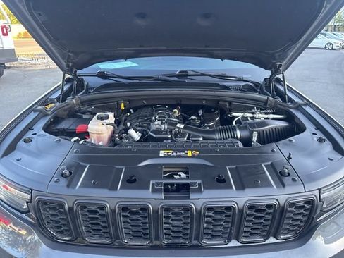 Used 2024 Jeep Grand Cherokee L Altitude AWD/4WD image 46