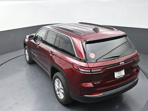 New 2025 Jeep Grand Cherokee Laredo image 13