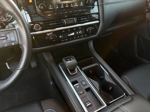 Certified 2024 Nissan Pathfinder SL w/ SL Premium Package image 22