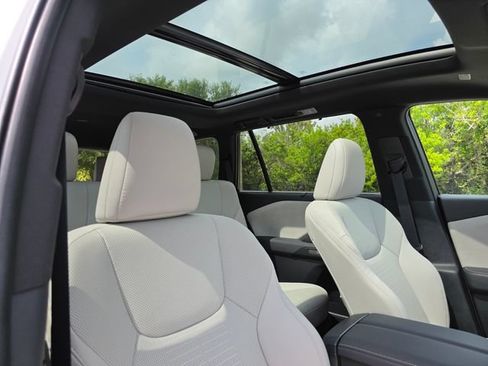 Used 2025 Lexus TX 350 AWD image 11