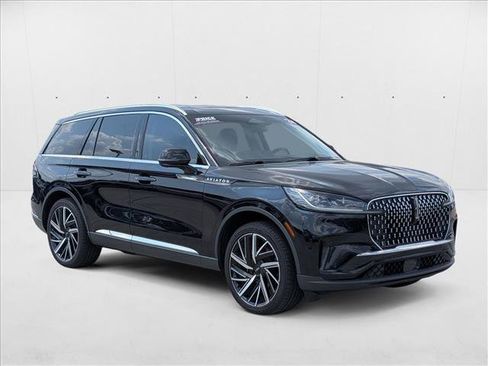 Used 2025 Lincoln Aviator Reserve w/ Equipment Group 201A image 3