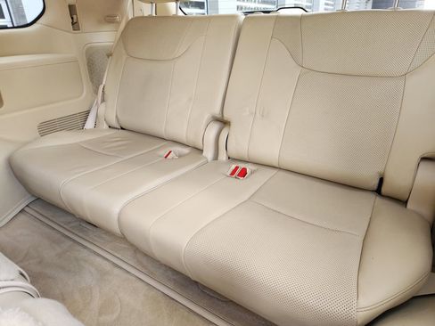 Used 2017 Lexus LX 570 4WD w/ Luxury Package image 33