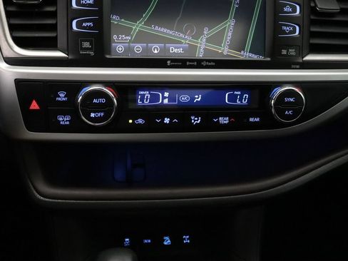 Used 2018 Toyota Highlander Limited Platinum AWD/4WD image 24