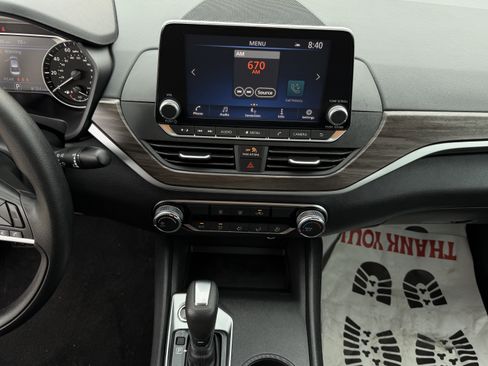 Used 2025 Nissan Altima 2.5 SV FWD image 19