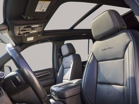 Used 2021 GMC Yukon Denali w/ Denali Premium Package image 19