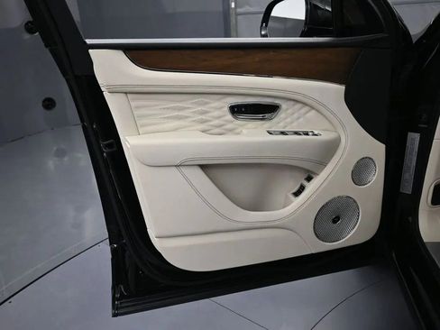 Certified 2024 Bentley Bentayga AWD/4WD image 15