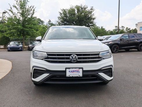 Used 2022 Volkswagen Tiguan SE image 2