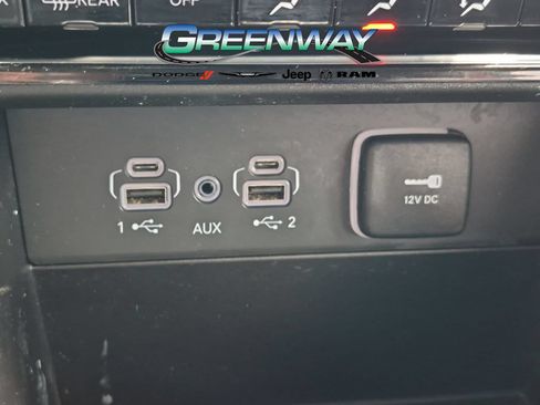 Used 2023 Jeep Grand Cherokee L Limited AWD/4WD image 11