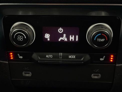 Used 2023 Chevrolet Suburban RST w/ Luxury Package AWD/4WD image 6