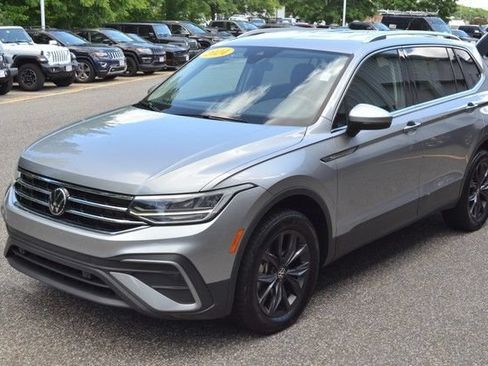 Used 2024 Volkswagen Tiguan SE AWD/4WD image 4