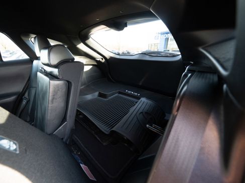 Used 2021 Toyota Venza Limited w/ Advanced Technology Package image 24