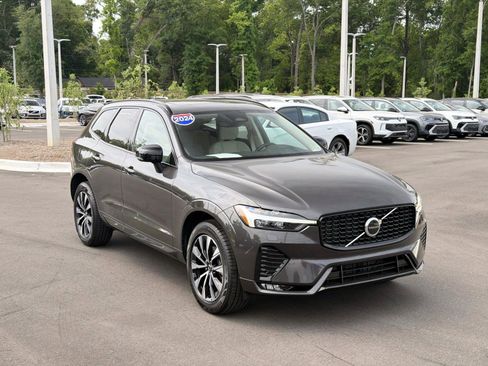 Used 2024 Volvo XC60 B5 Core w/ Protection Package Premier image 3