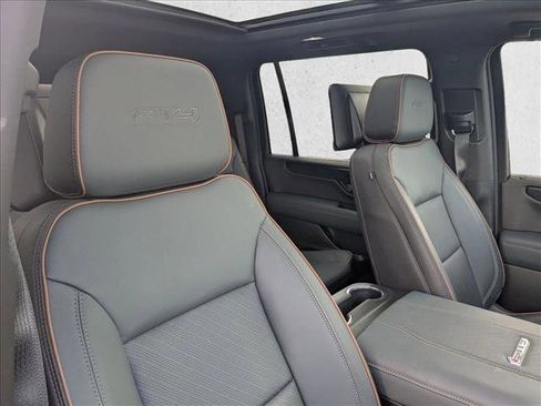 Used 2025 GMC Yukon XL AT4 w/ AT4 Premium Plus Package AWD/4WD image 22