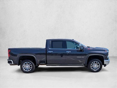 Used 2024 Chevrolet Silverado 2500 LTZ w/ LTZ Plus Package AWD/4WD image 4