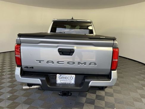 Used 2025 Toyota Tacoma TRD Sport AWD/4WD image 7