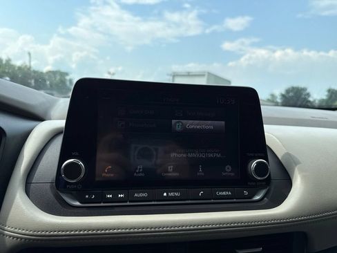 Used 2023 Nissan Rogue SV FWD image 25
