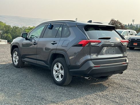 Certified 2020 Toyota RAV4 XLE w/ XLE Grade Weather Package AWD/4WD image 6