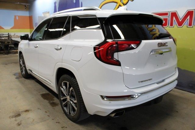 Certified 2020 GMC Terrain Denali w/ Denali Premium Package FWD image 6