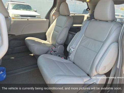Used 2016 Toyota Sienna XLE FWD image 12