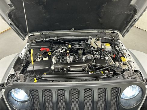 Used 2023 Jeep Wrangler Unlimited Rubicon w/ Cold Weather Group AWD/4WD image 24