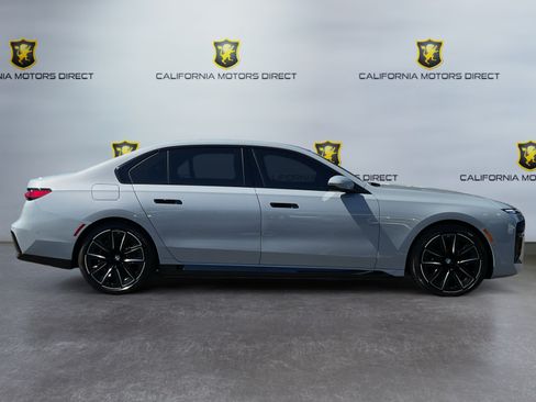 Used 2025 BMW 750e xDrive w/ Premium Package AWD/4WD image 4