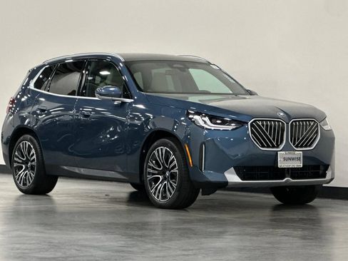 Used 2025 BMW X3 xDrive30i AWD/4WD image 2