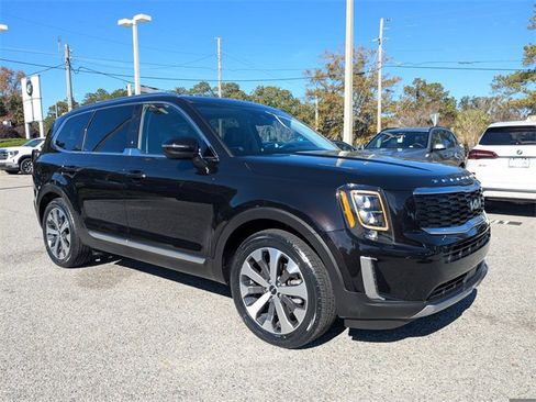 Used 2022 Kia Telluride EX w/ EX Premium Package image 3