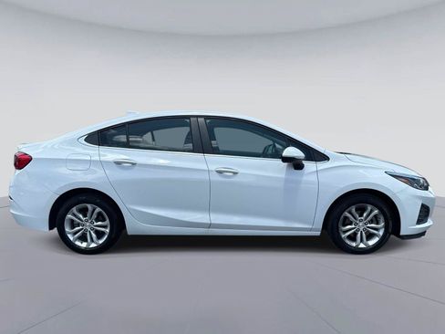 Used 2019 Chevrolet Cruze LT FWD image 2