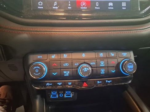 Used 2024 Dodge Durango GT image 25