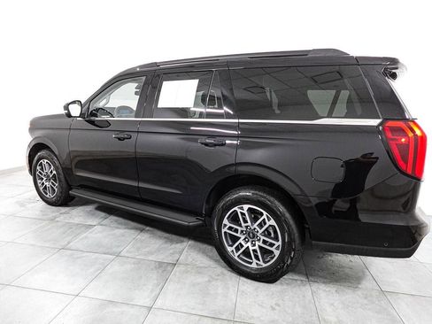 Used 2025 Ford Expedition Active AWD/4WD image 4