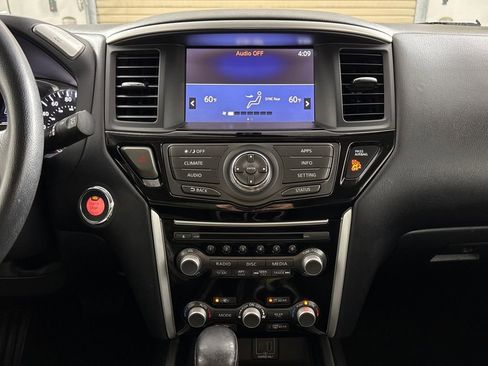 Used 2020 Nissan Pathfinder SV image 16