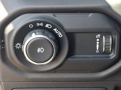 Used 2025 Jeep Wrangler Unlimited Sahara w/ Safety Group AWD/4WD image 23