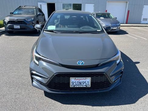 Used 2025 Toyota Corolla SE FWD image 2