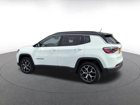 Used 2025 Jeep Compass Limited AWD/4WD image 10