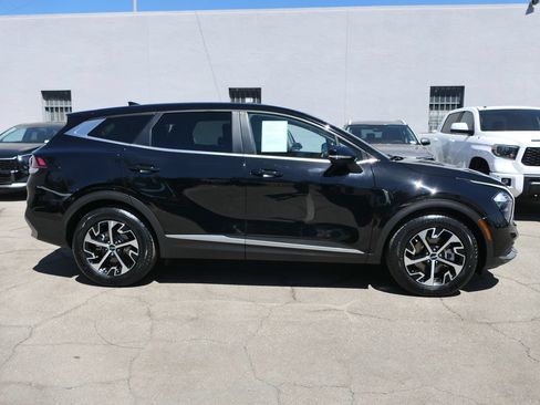Used 2023 Kia Sportage EX FWD image 2