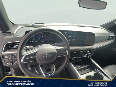 Used 2025 Chevrolet Suburban Z71 AWD/4WD image 18