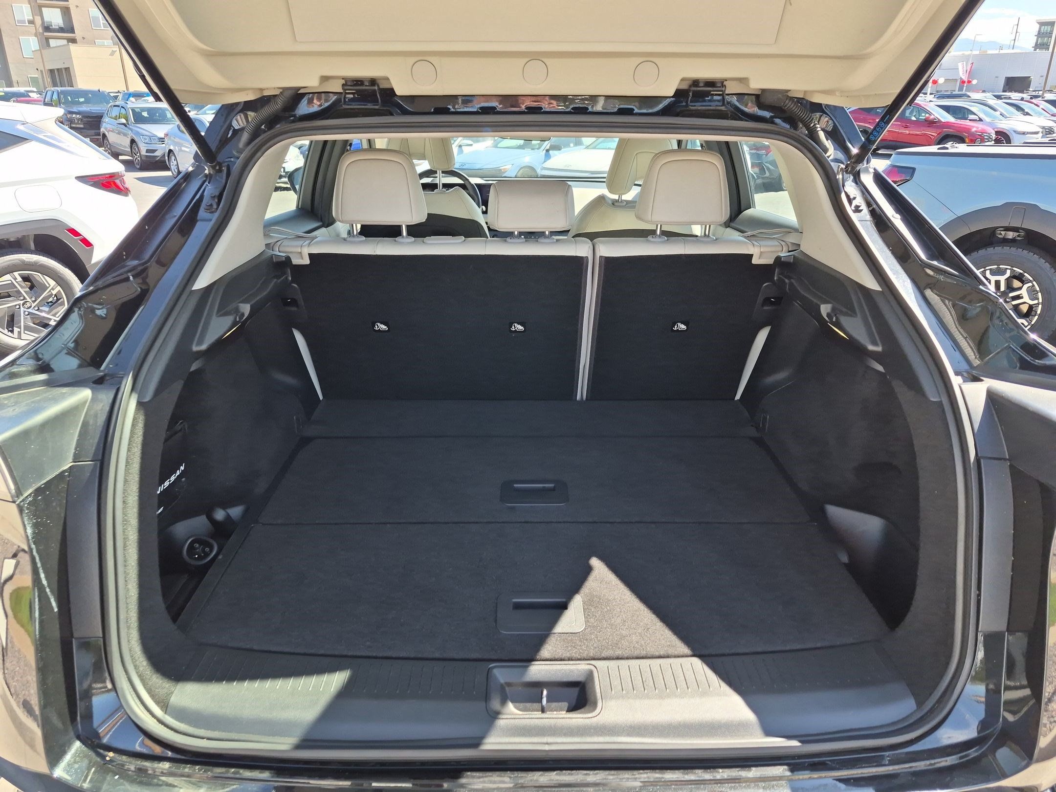 Used 2023 Nissan Ariya AWD image 30