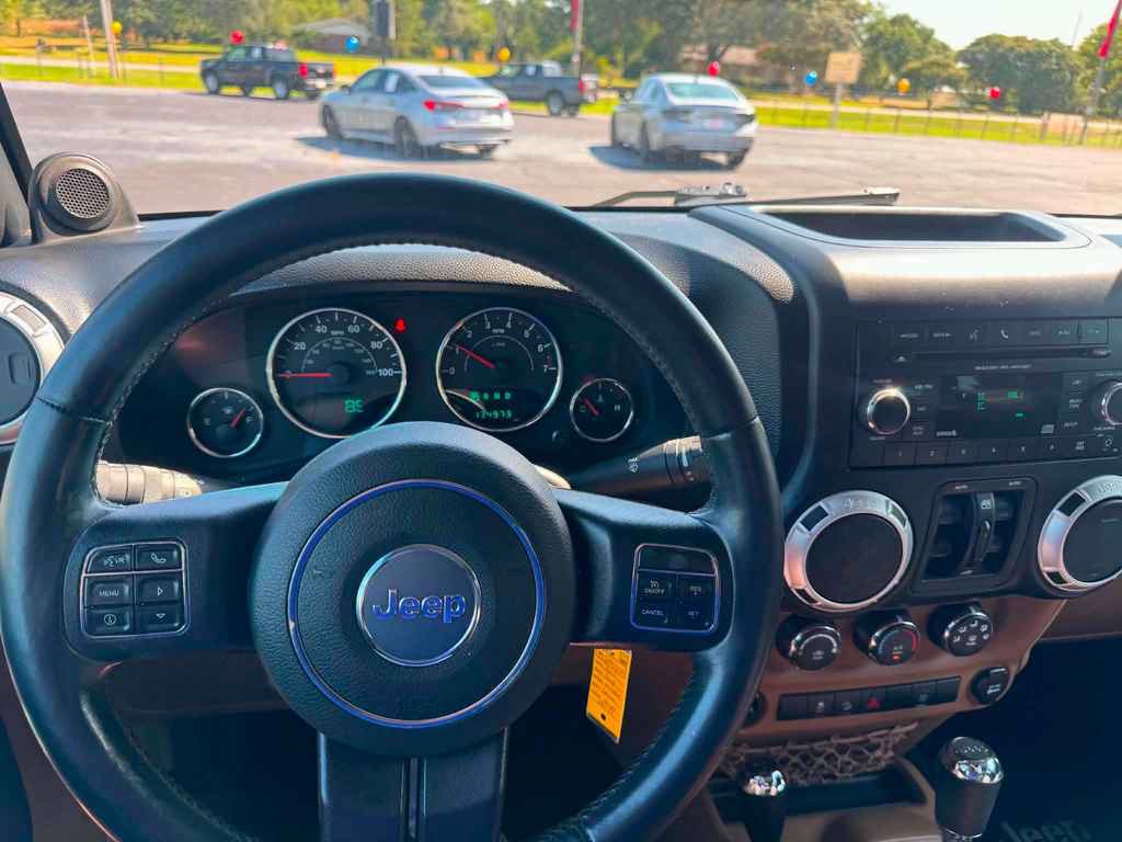 Used 2013 Jeep Wrangler Unlimited Sahara w/ Connectivity Group AWD/4WD image 13